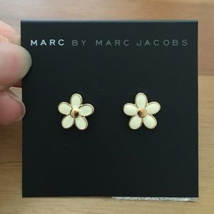 NWT Marc Jacobs Daisy Earrings